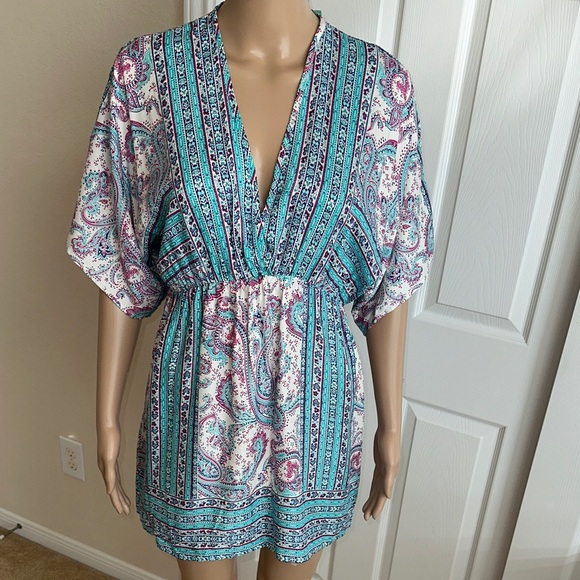 Renee C. Other - NWT RENEE C Kailano V- Neck Tunic in a Teal Green and White Paisley Size Small.
